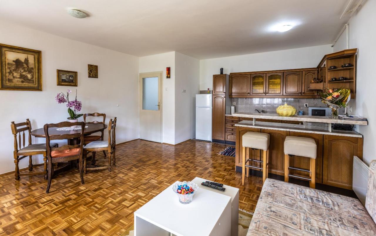 Ferienwohnung Avlija Garden Gem SJJ Exterior foto